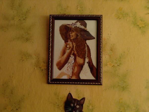 ДЕВУШКА В ШЛЯПЕ