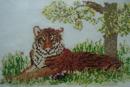 В тени деревьев