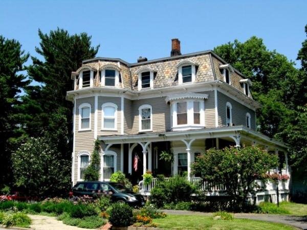 это оригинал фото "old house in the rain"