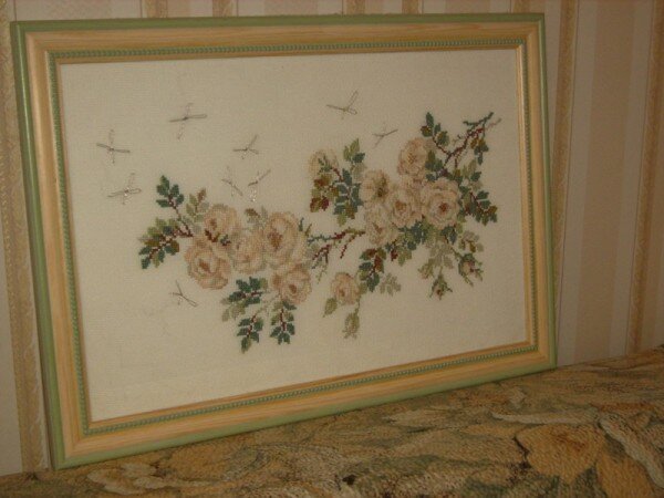 Ветка шиповника