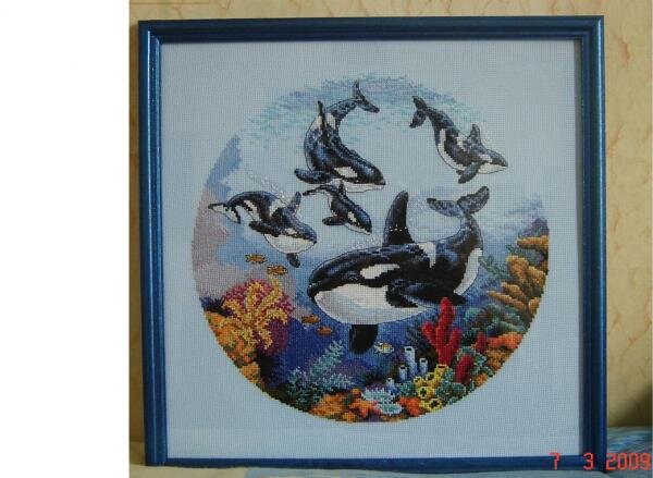 Обычную деревянную рамку покрасила акриловой краской с эффектом металик