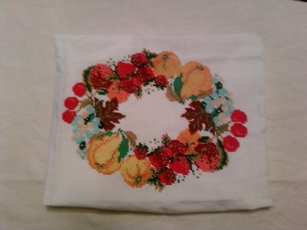 Фруктовый венок. Закончила давно, не знаю что с ним делать дальше?