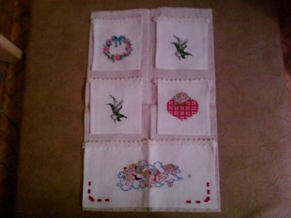 Кармашки в ванную, осталось пришить, и повесить. Но больше всего я горжусь полотном , его ткала моя прабабушка из конопли.