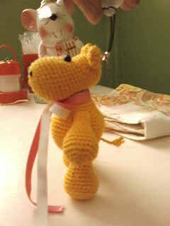 Демонстрирует пузико