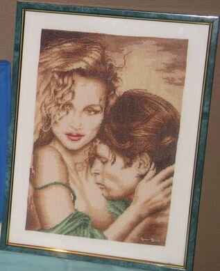 А это - третья вышитая картина из стареньких работ, которая осталась у меня дома. Третья и последняя :)