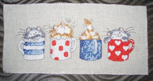 Котята в кружках