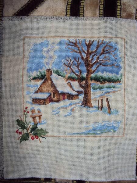 Осталось ещё три картинки из этой серии, вышиваю на канве разных цветов, потом хочу оформить сразу все в одном стиле