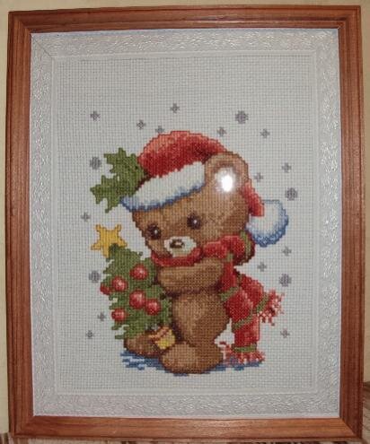 Медвежонок с ёлкой