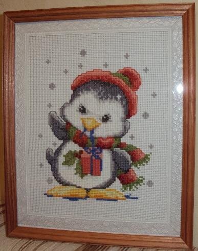 Пингвинёнок с подарком