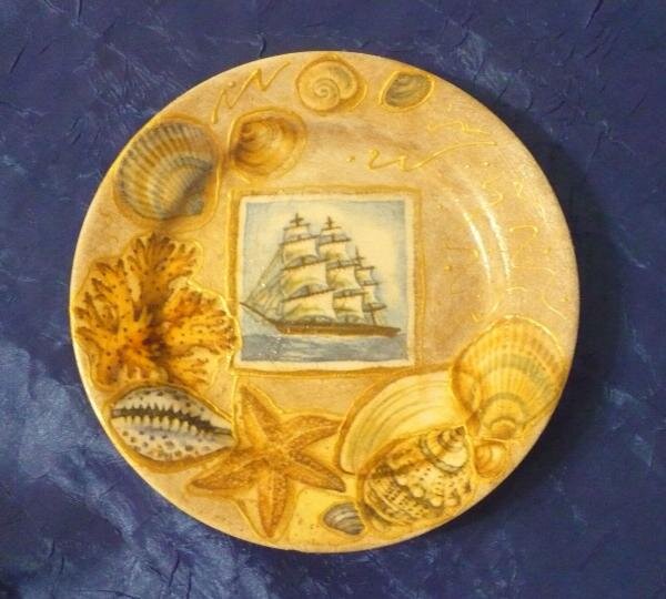 Декупаж.
Делала как отдыхалочку, а сын на день варенья другу подарит.