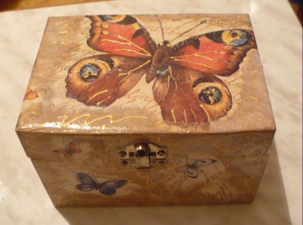 Была обычная скучная шкатулочка. А стала - "эксклюзивная подарочная"