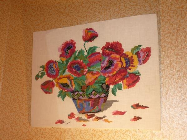 это работа моей бабушки ее уже нет а робота живет и вдохнавляет на новые подвиги