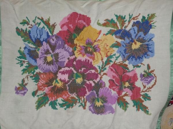 это работа моей бабушки ее уже нет а робота живет и вдохнавляет на новые подвиги