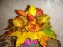 розы из кленовых листьев