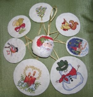 игрушки на елку
насмотрелась в сети и тоже захотелось, вот результат