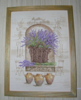 корзинка с лавандой
это первый набор DIM. намучилась с разбором ниток, но результатом довольна.