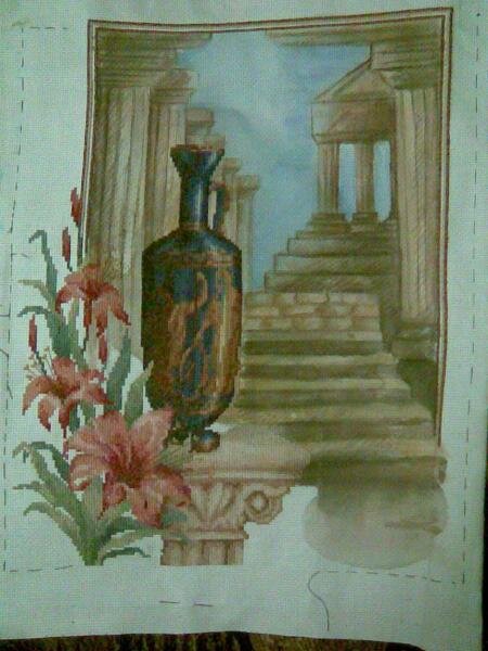 очередной эксперимент: колонны, ступеньки нарисовала на канве, а цветы, ваза и колонна, на которой она стоит вышила.