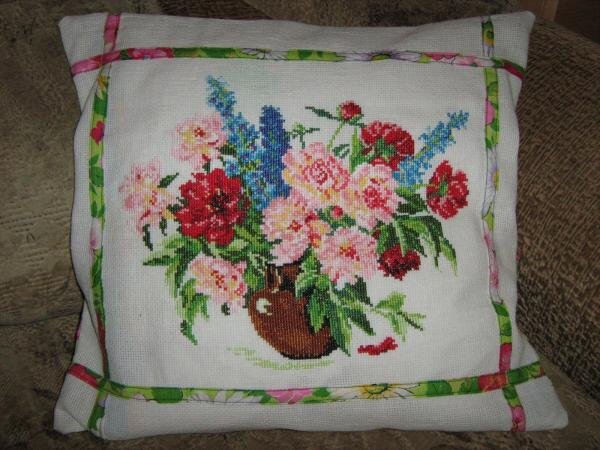 Люблю подушки!.. Эта - для мамы.