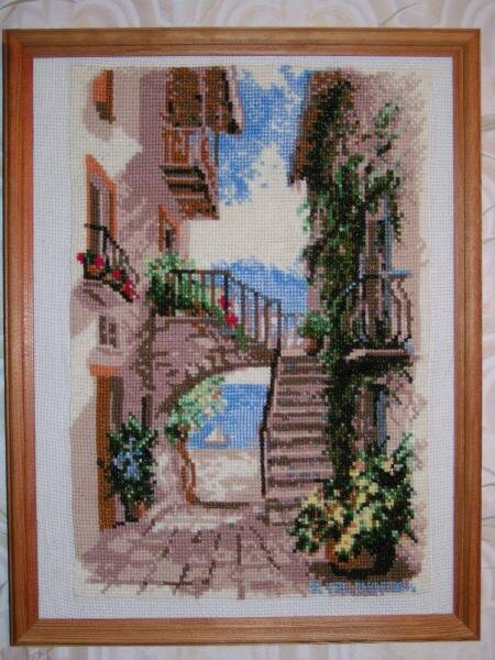 Улочка. Моя вторая работа. Вышила еще быстрее, чем первую. От работы получила большое удовольствие.