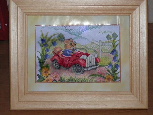 Мышонок за рулем в рамке