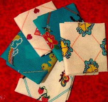Мой маленький набор салфеток.Вашивала на покупной салфетке из хлопка,со вставками из канвы.