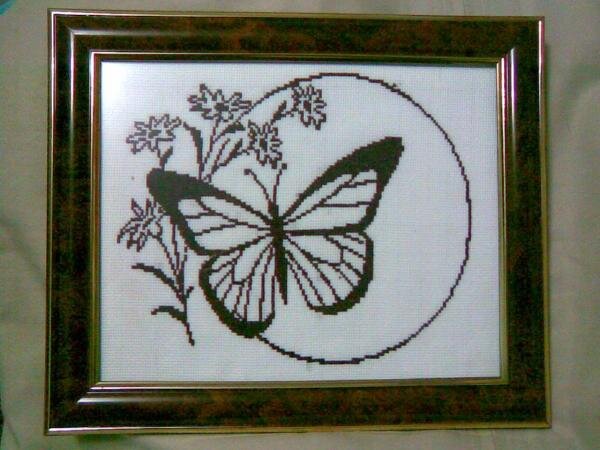 Бабочка темная, цвет темнобордовый и добавлен еще цветок