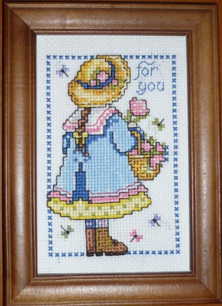 Одна из картинок серии "Милые садовницы".Из журнала"Вышиваю крестиком".Подарила маме на 8 Марта.