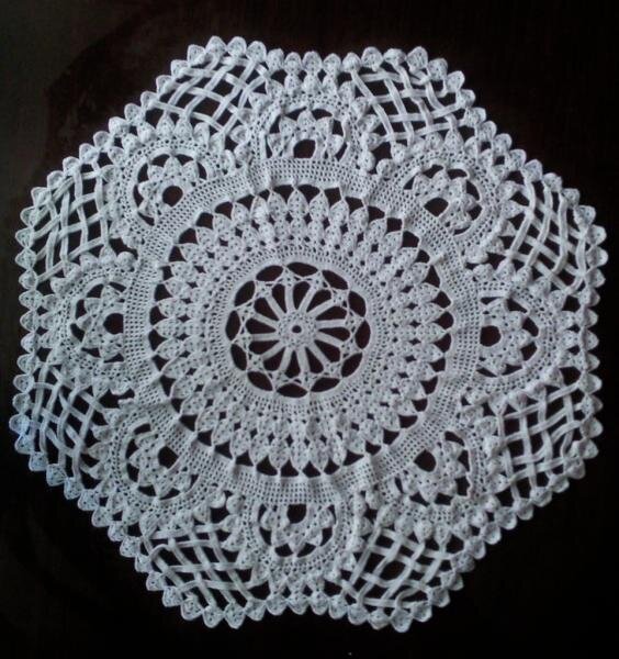 Это то с чего началась моя любовь к рукоделию-вязание крючком ))) Эту салфетку вязала года два назад.