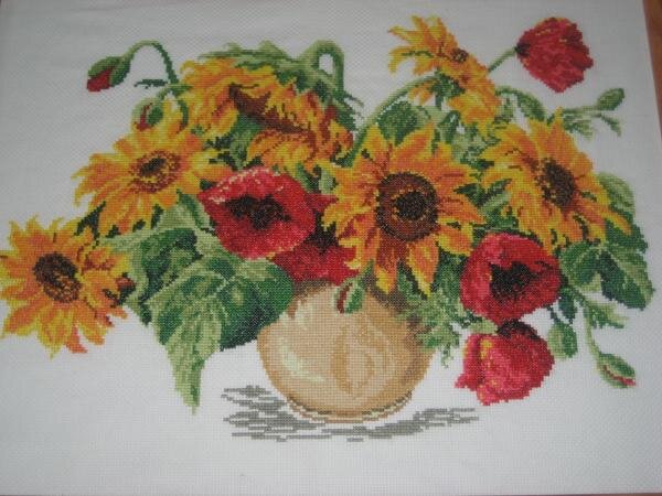 Подсолнухи и маки