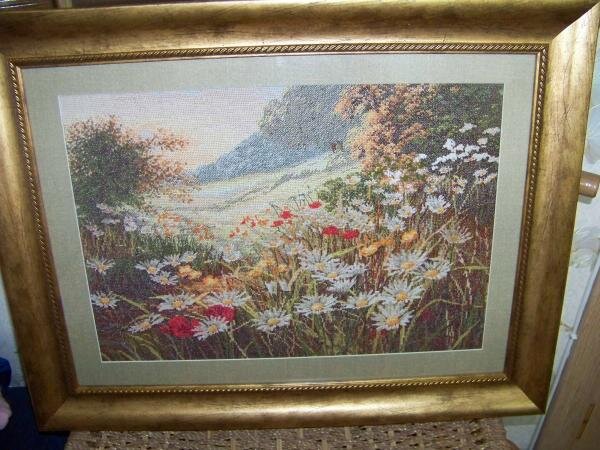 ромашковое поле) когда покупала нитки, была уверена, что никогда не вышью, не получится. слабо мне. думаю, ладно.. была-ни была. просто выброшу деньги впустую. в первый раз  что ли?) но вышилось!!
сх