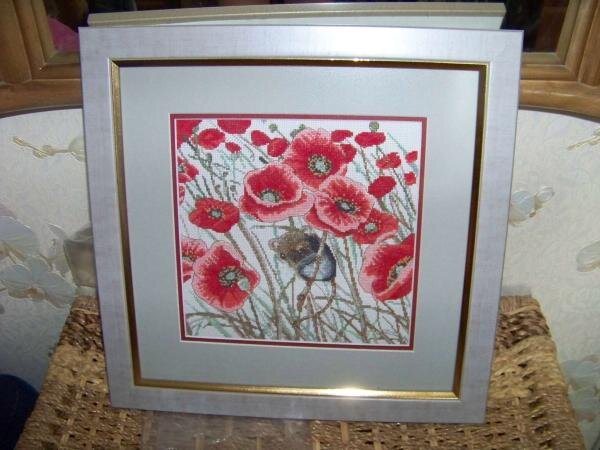 это английская урожайная мышка) так я где-то на просторах инета прочитала. схема оттуда же. на цвета, в случае чего, не ориентируйтесь. я отшивала из того, что дома было. нагло) на глазок цвета подбир