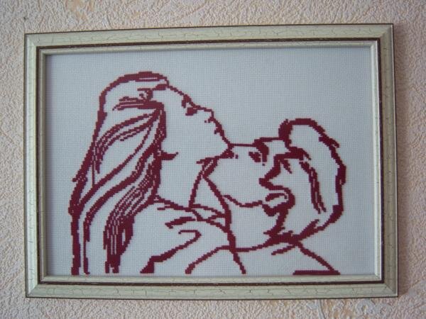 первую токую картину отдала подруге-решила что красный оттенок не тот. Вышила второй другими нитками .Повесила на стену-страшная дешёвка. Хоть плачь-дети попросили снять со стены. Может быть персиковы