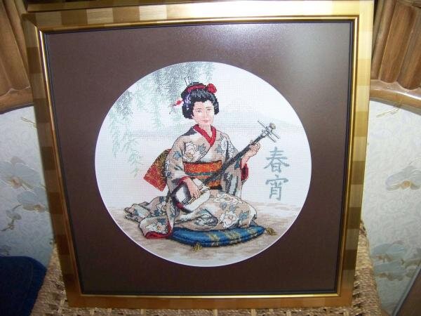 схемка все оттуда же - из недр славного инета.. хвала инету) а то было бы, по традиции, что-то из старого города РТО. подушка, кушак или как там это правильно в кимоно назвать, вышиты металлизированно