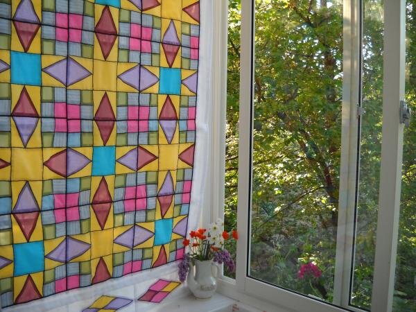 римская штора на балконе, полюбившиеся лоскутки, "стеклышки-витраж"