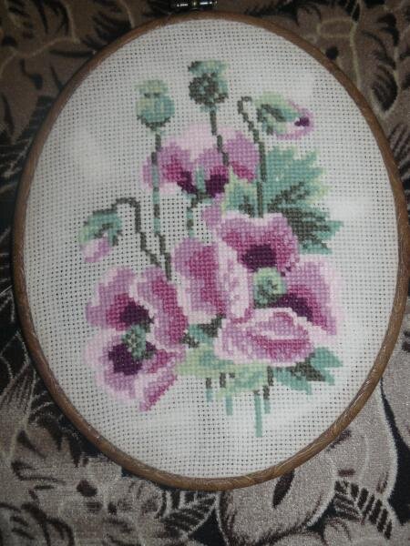 Купила рамку-пяльца! И вставила!! =))