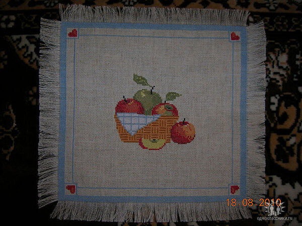 Салфетка на яблочный Спас. Разработка Риолис, немного видоизменена мною ))
