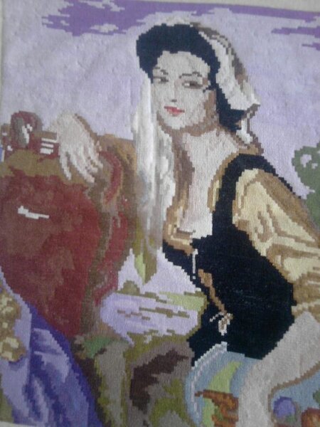 Момиче с амфора