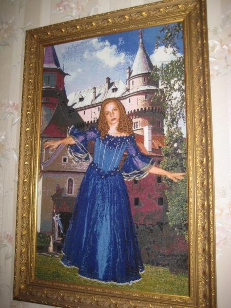 вышивала эту картину года три, сколько крестиков уже не помню, а размер готовой работы без рамы 88х56 см. Схему делала из фотографии в программе Win-Stitch