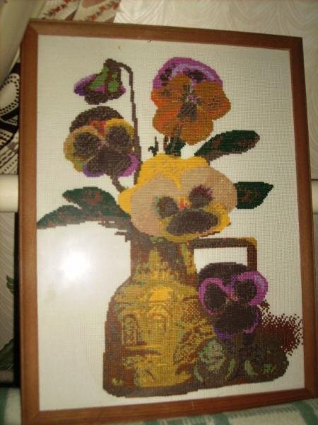 анютины глазки, висит у мамы