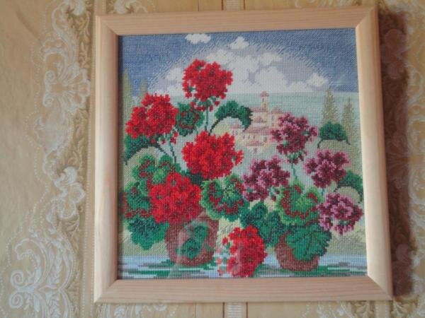 Это  "Грани герани" из "ВК", немного промахнулась с багетом, должен был быть эффект окна, уже подарена любимой тетушке.