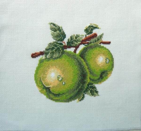 10.09.10г Зеленые яблоки.Хочу вышить серию:апельсин,виноград,красные яблоки.
Автора не знаю.