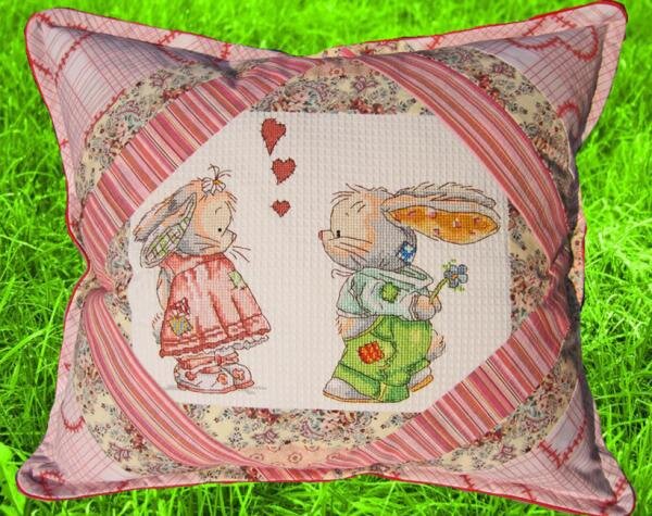Подушка-пэчворк "Первая любовь"