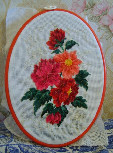 пионы
Последняя  законченная на данный момент работа, еще толком не оформлена, не могу найти достойную рамку.