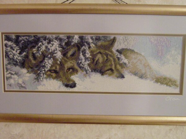 ВОЛКИ, это моя первая работа, вышивала маме на день рождение.
