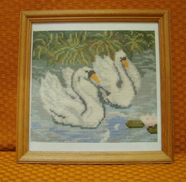 лебеди Одна из моих любимых тем. Схем уже много, вышила только две работы. Одна пока не оформлена.