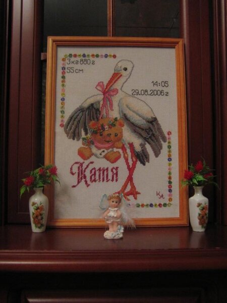 Метрика для крестницы. Дизайн - Vervaco. Нитки - подбор, в основном Гамма. Когда вышила, то оказалось, что мишка совсем на девочку не похож. Пришлось сделать ему веночек из бисера. А заодно и украшате