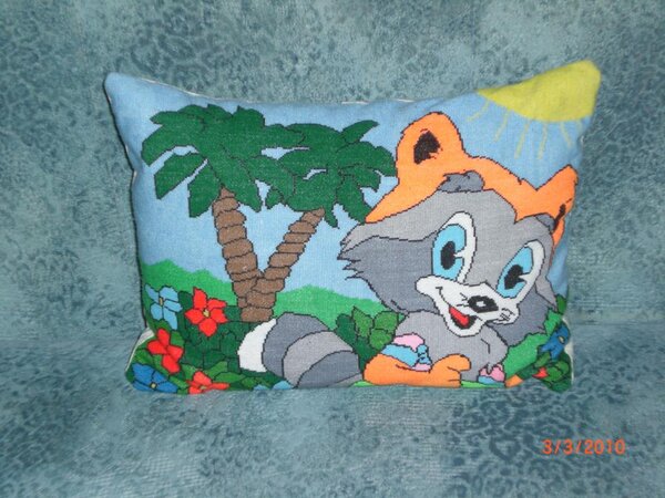 вышывалась еще в школе нитками шерсть