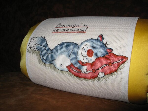 Этот милый котик вышит для совместного процесса "Батончик"
Правда у меня батонище, но он мне очень нравится!!!