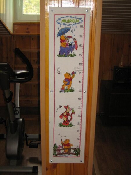 Чуть еще про одну работу не забыла - ростомер для сына. Правда пока я его "мучила", сын уже половину перерос )))))