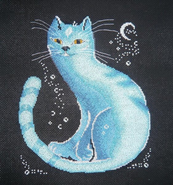 "Лунный кот".Вышила моя старшенькая.Пока не  оформлена